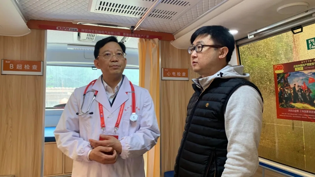 中華醫學會(hui) 主任委員郭清與(yu) 软件星空官网副總史臣    深入交流移動醫療車的應用及優(you) 勢